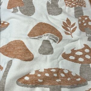 DOCOFil  Cream and Tan Mushroom Patterned Blanket made in Portugal 60x49 inches